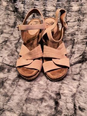Sofft Beige Suede Crisscross Wedge Sandals Size 9.5 Women's